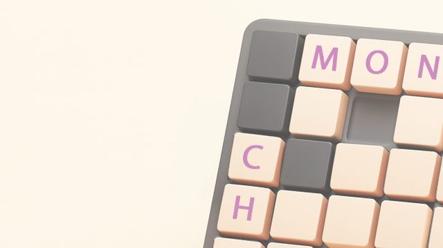 Ein Kreuzworträtsel-Gitter mit Buchstabenplättchen.