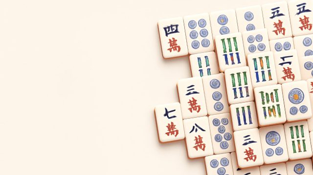 Eine Auslage von Mahjong-Steinen.